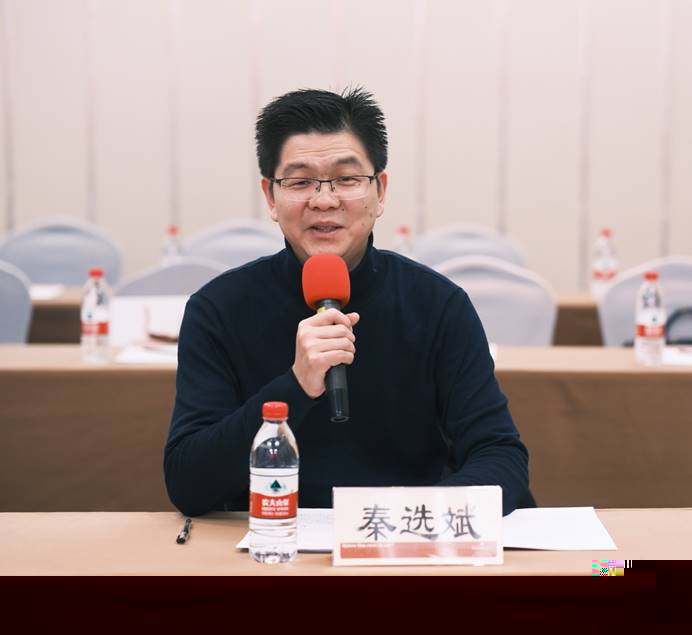 圖片包含 人, 室内, 桌子, 男人描述已自動生成